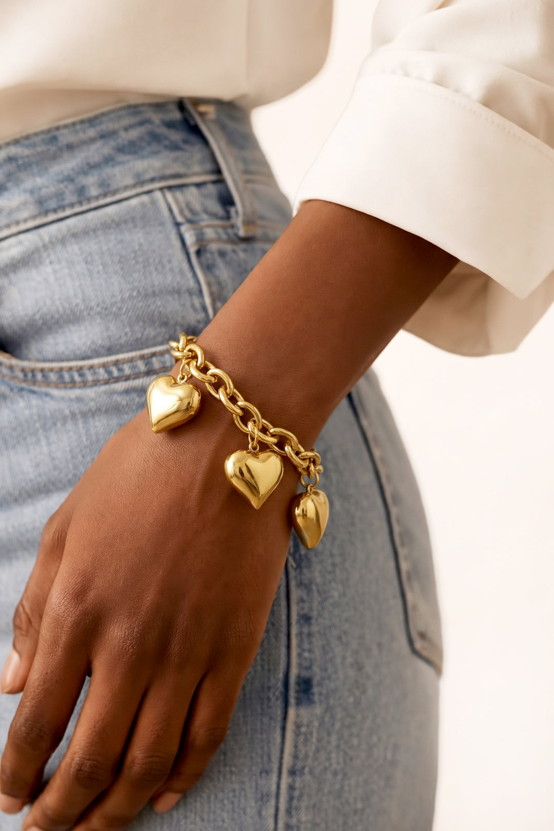 Chunky link bracelet with large hearts