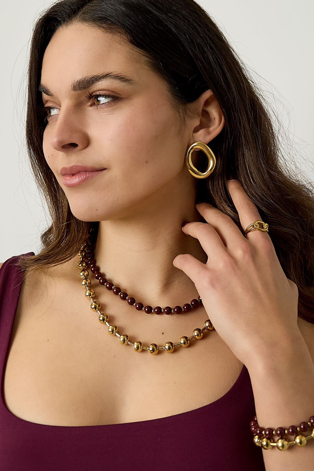 Linked necklace with gold and colored beads