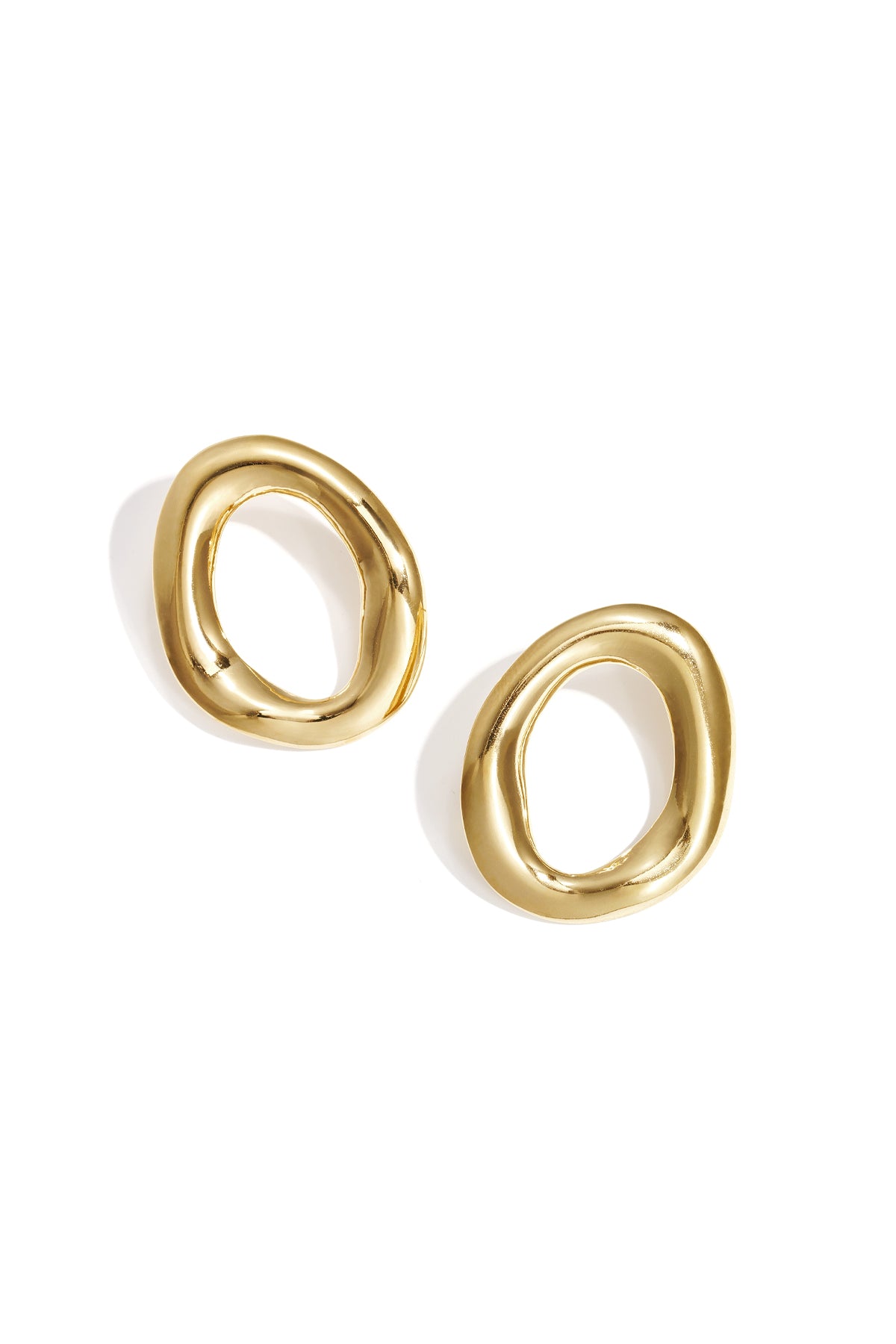 Oval earrings with an organic shape