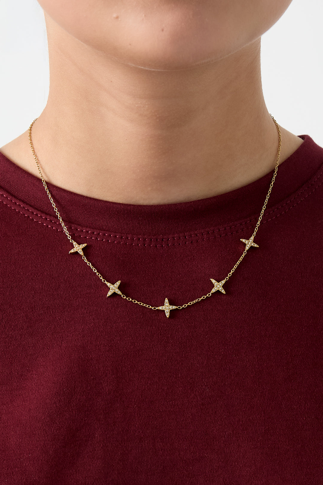 Necklace with clover motif and inlaid clovers