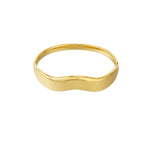 Wavy bangle