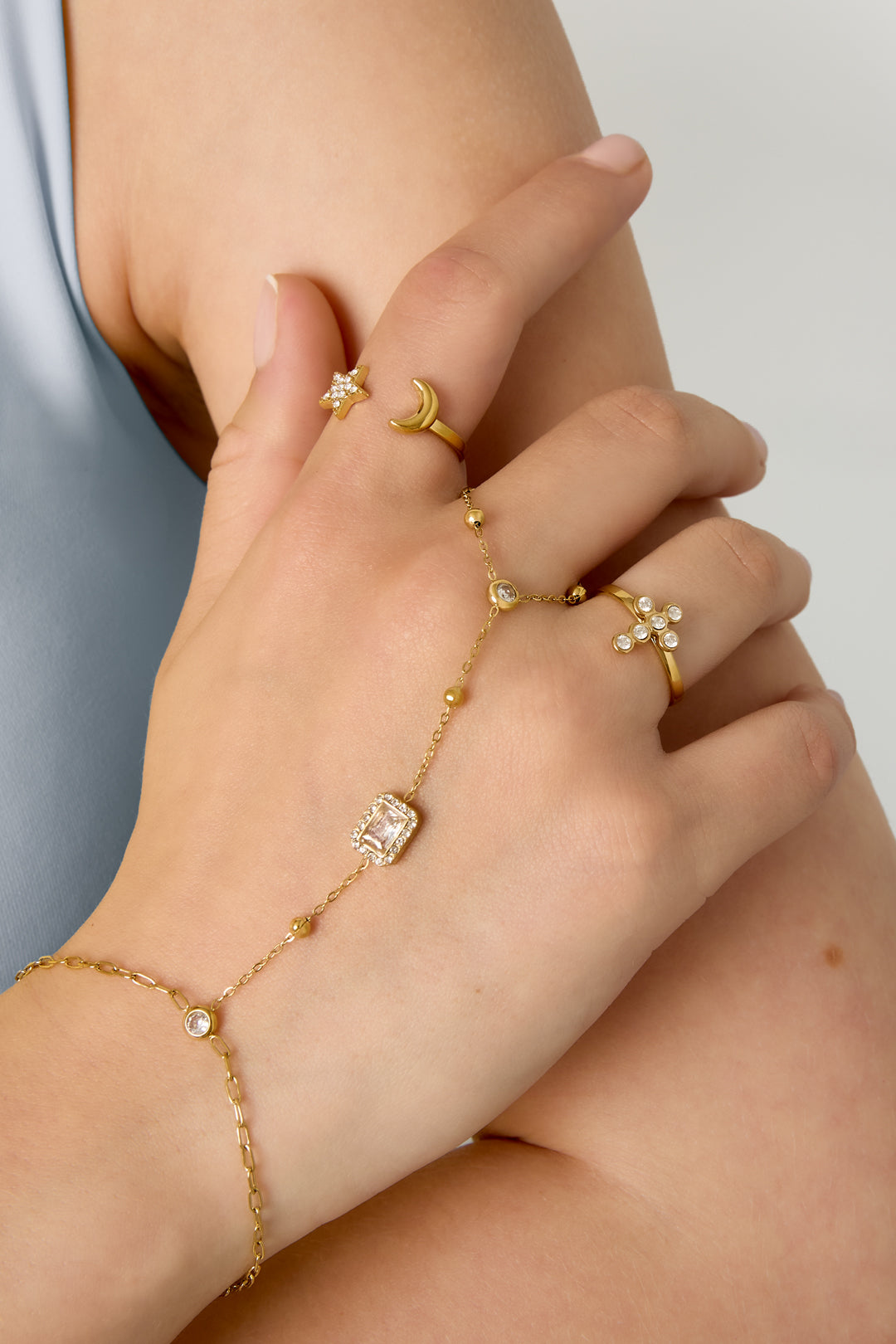 Handchain with framed statement stone