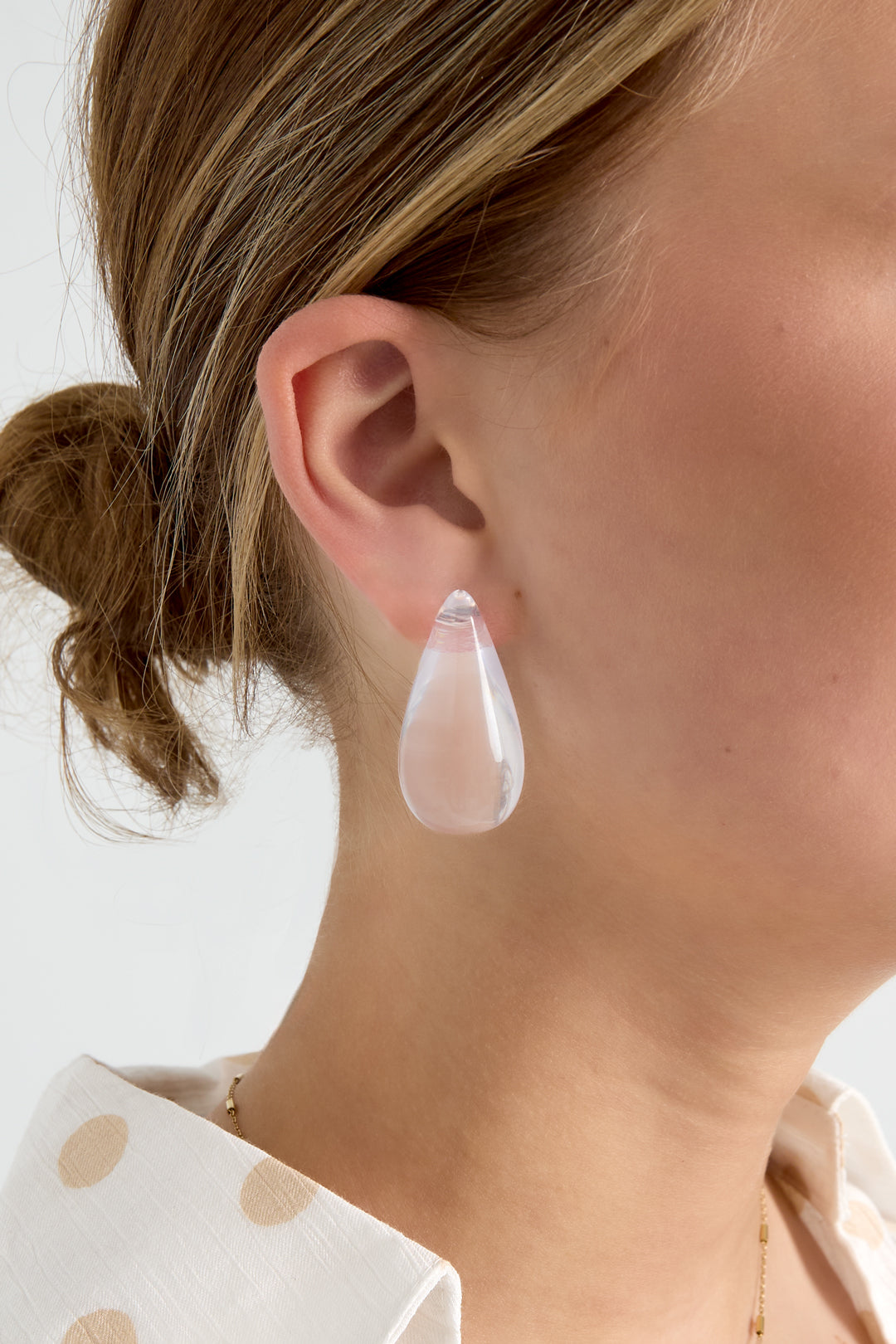 Earrings with teardrop-shaped resin studs