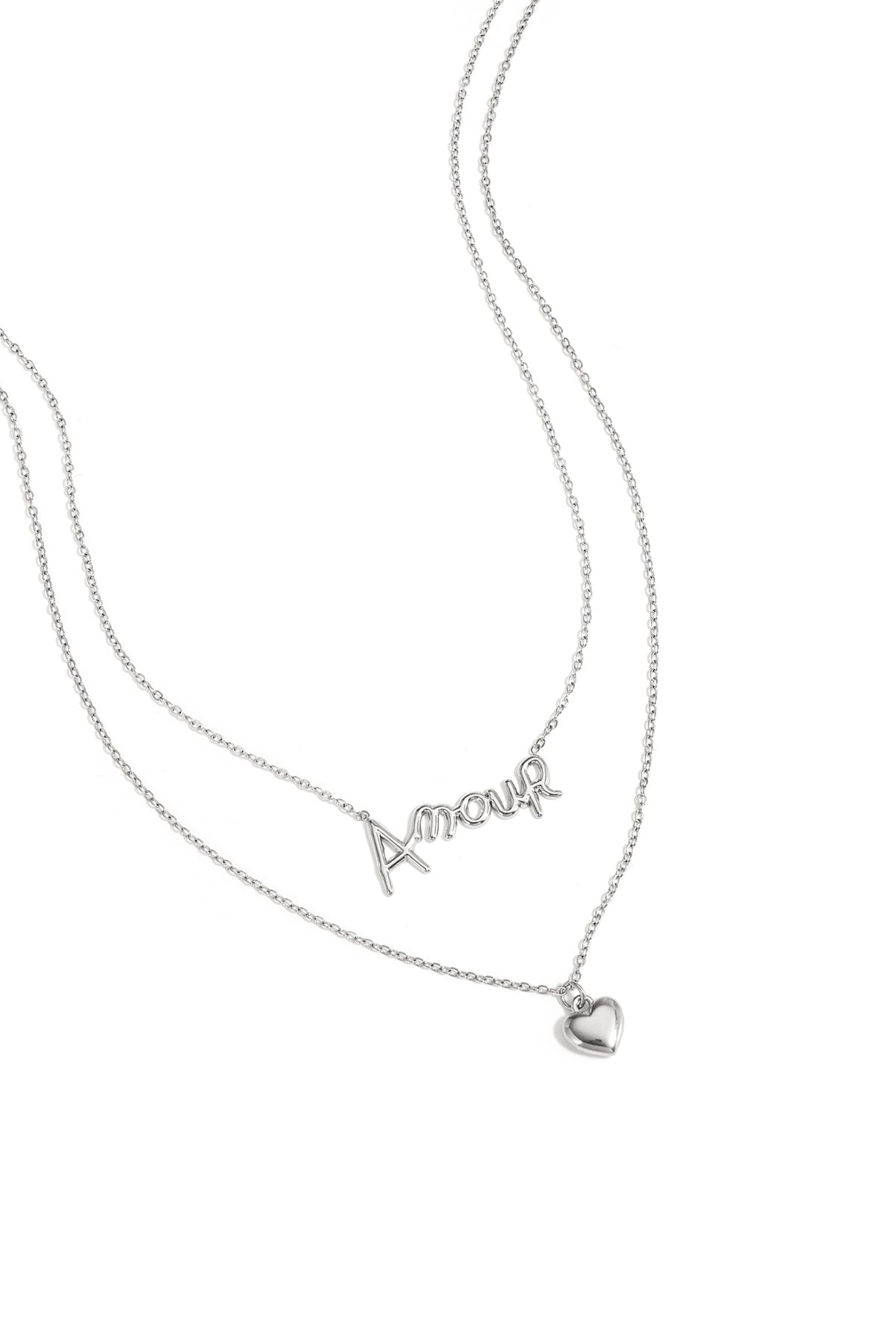 Layered necklace amour with heart