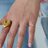 Ring with rhinestone flower