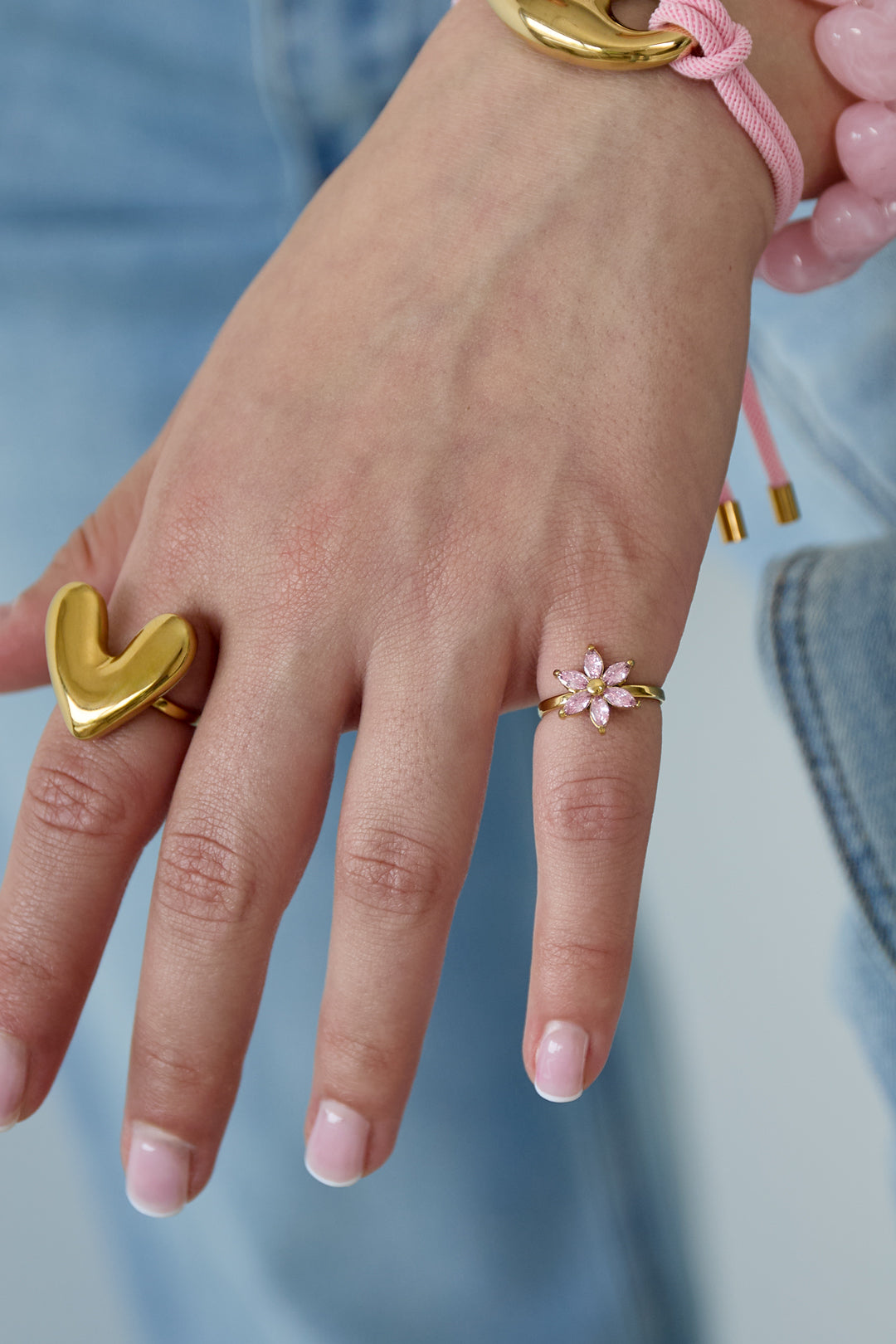 Ring with rhinestone flower