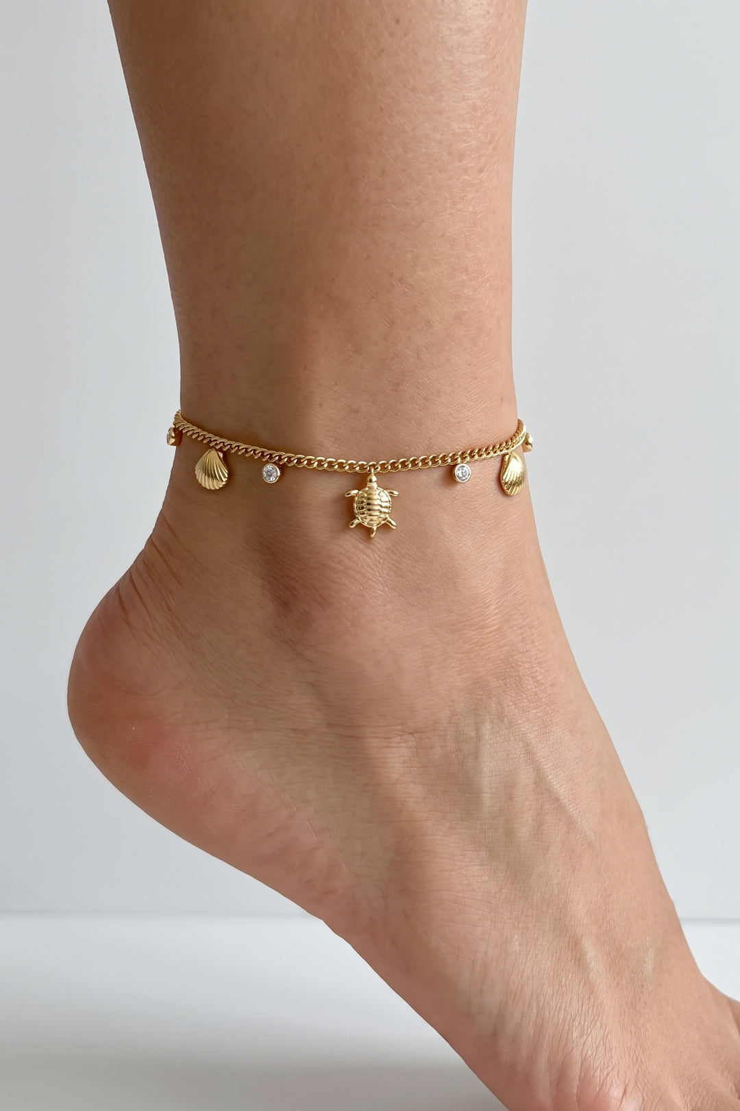 Beach-themed anklet with pearls