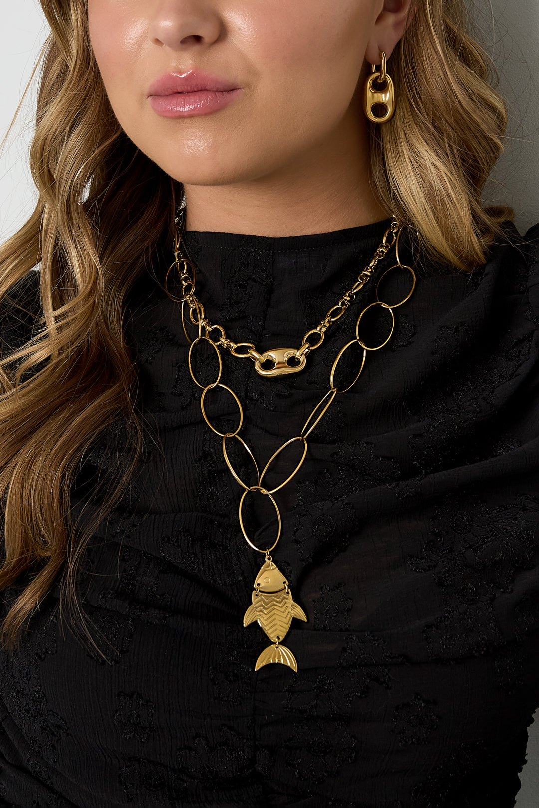 Necklace with button detail