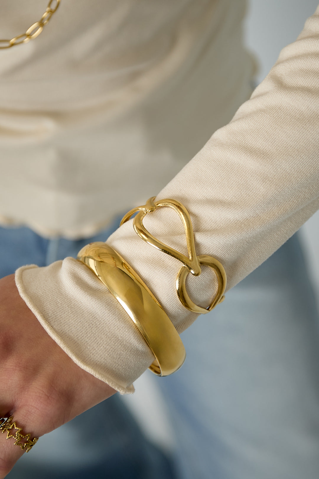 Bangle with open drops
