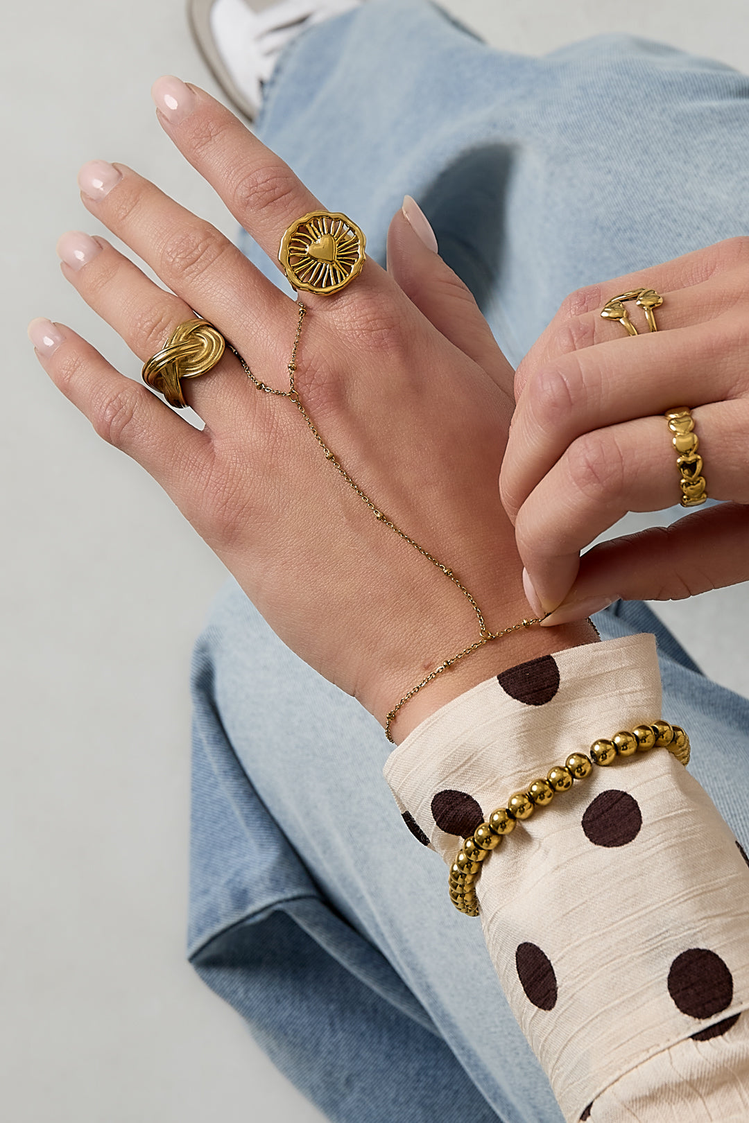 Handchain with ball details