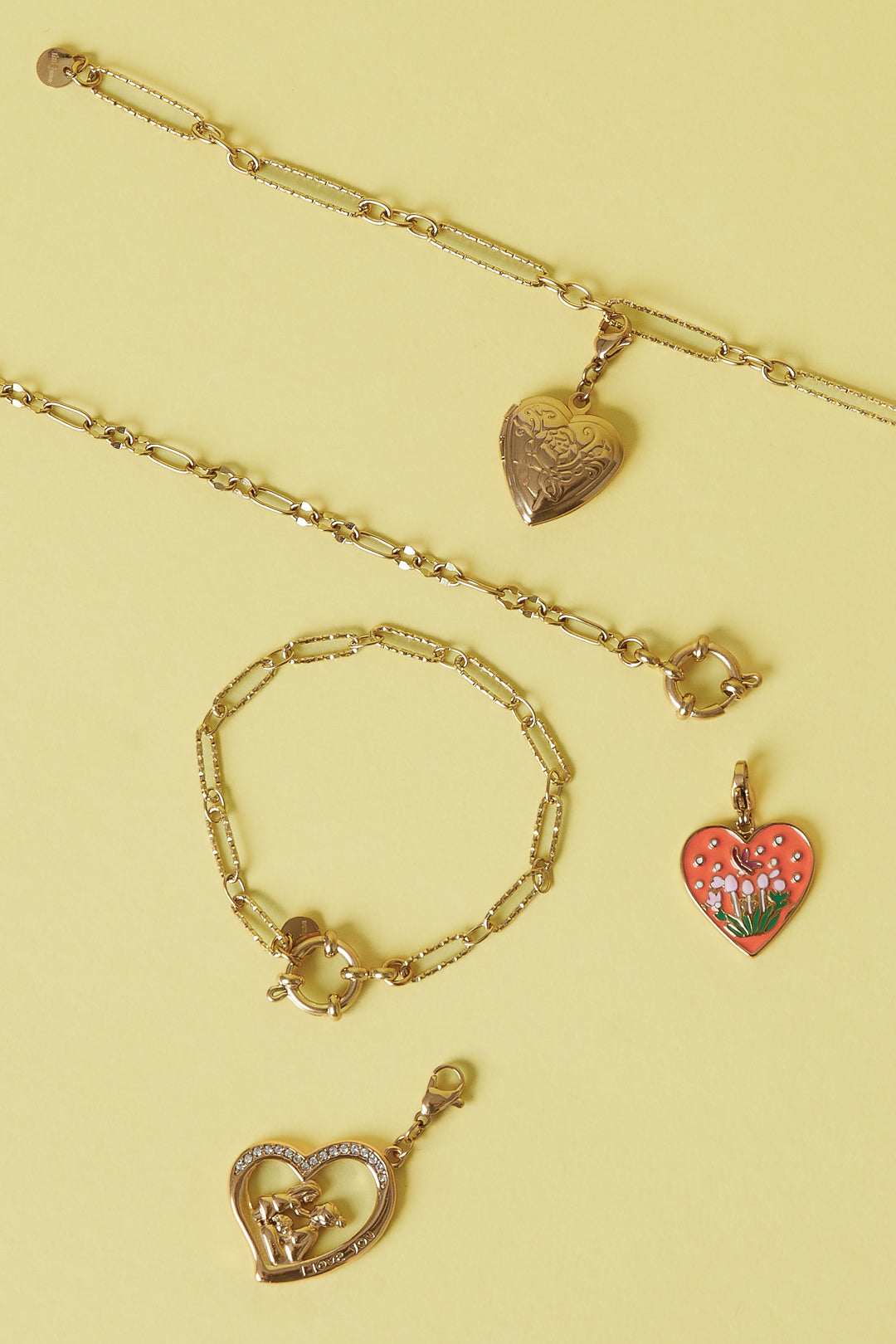 Bracelet with front clasp and alternating links
