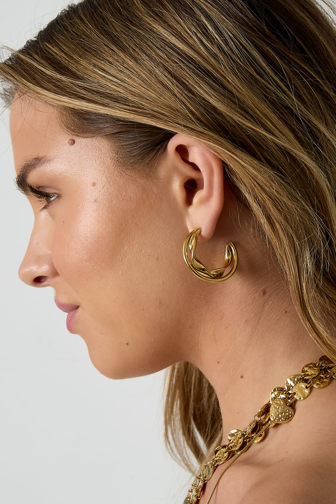 Double chunky hoop earrings with twisted detail