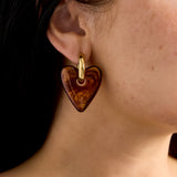 Earrings with heart-shaped resin pendant in a tortoise look