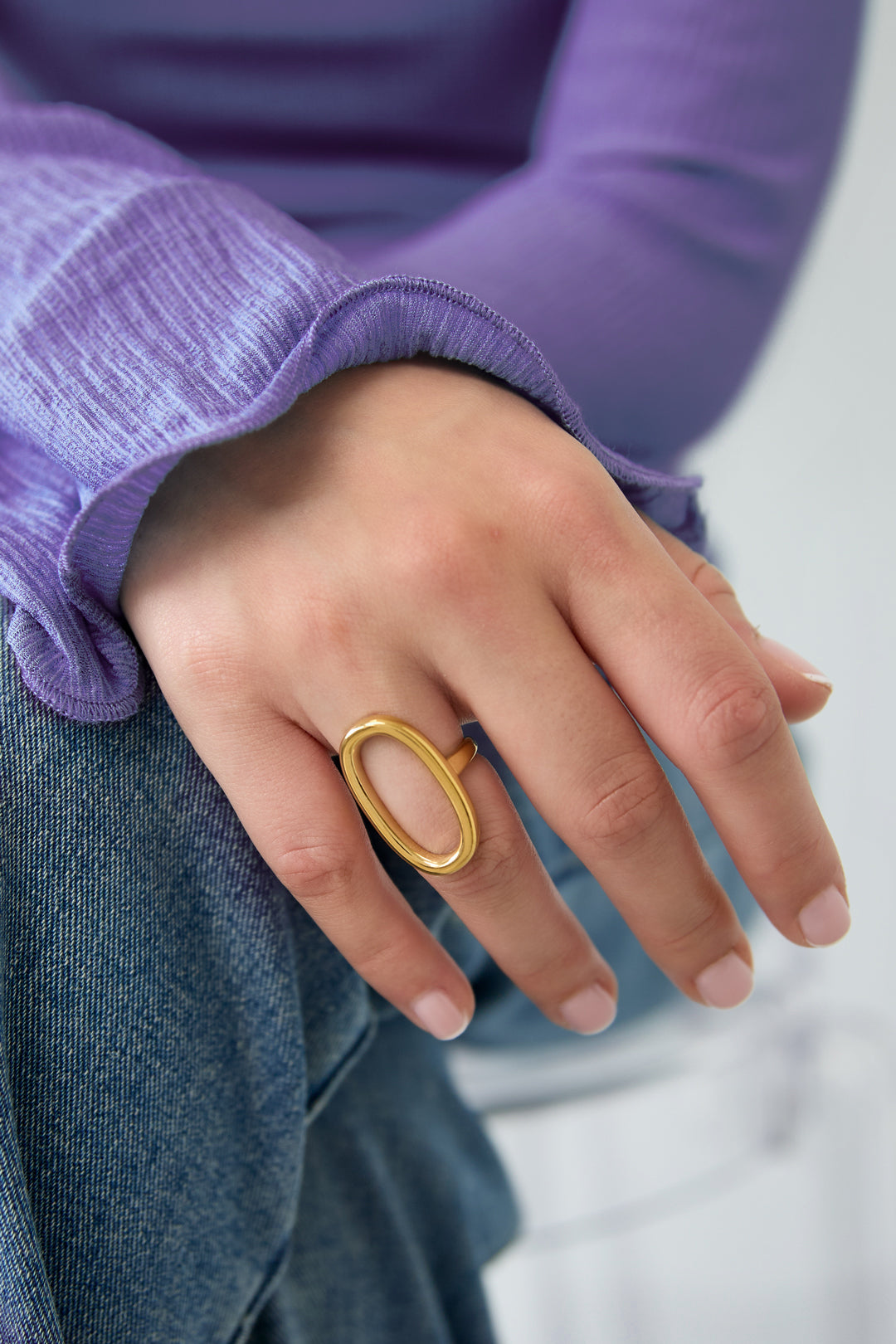 Statement ring oval-shaped and minimalist