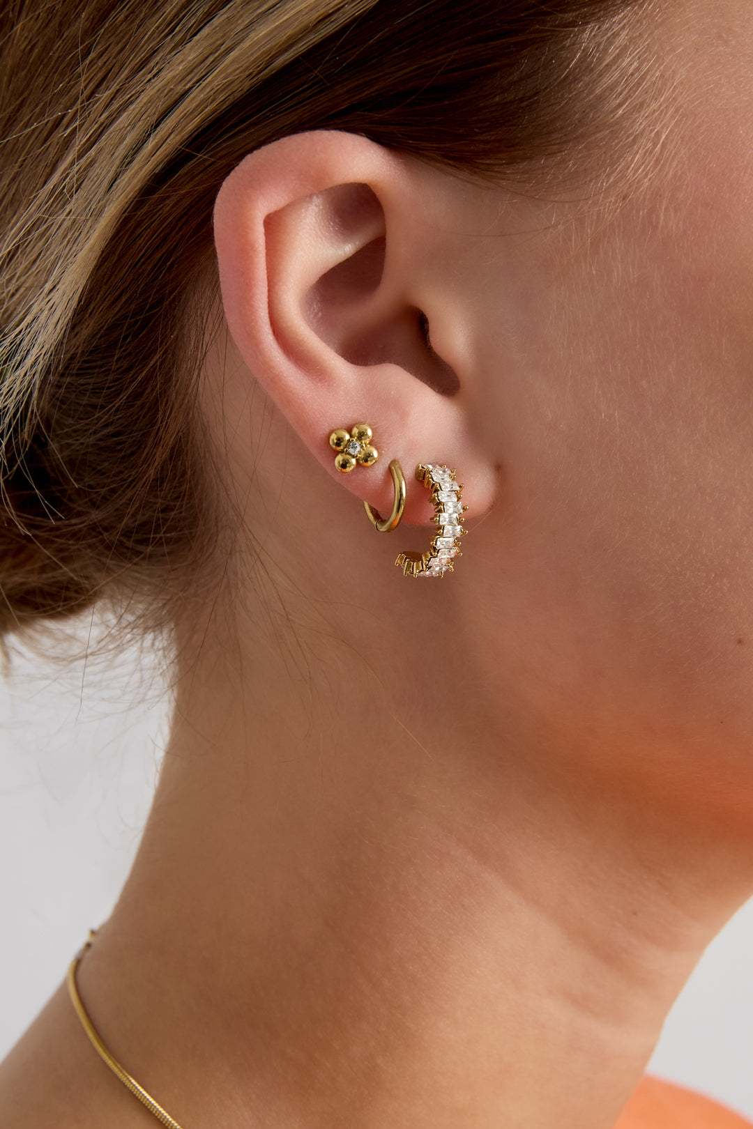 Earrings with zigzag stones